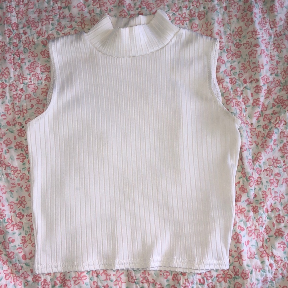cute cropped shirt!